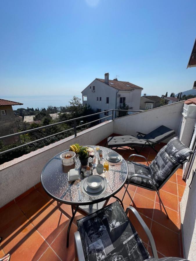 Apartment Lady Daniela Mit Meerblick In Lovran Buitenkant foto