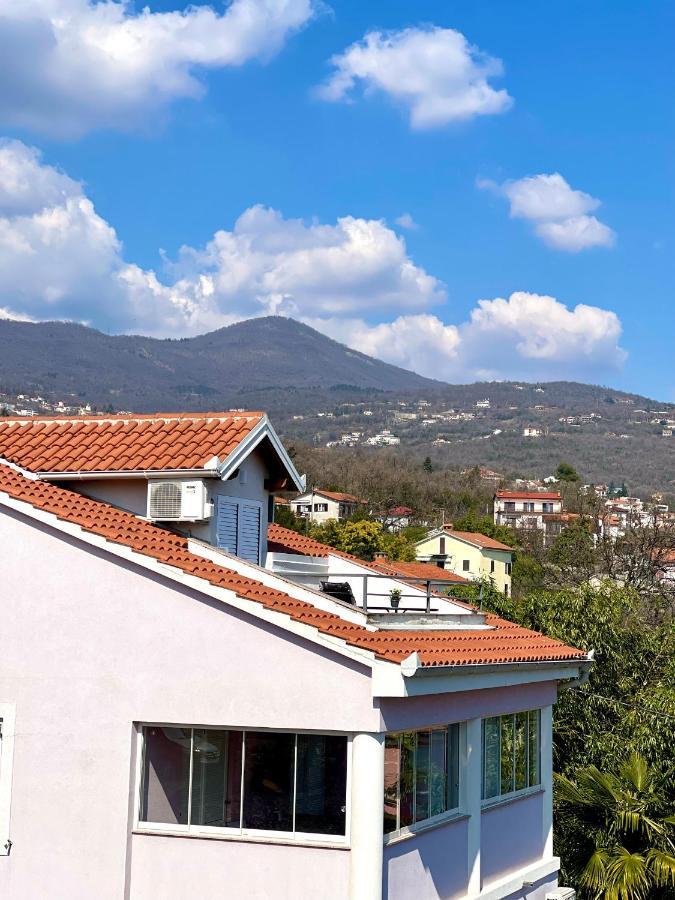 Apartment Lady Daniela Mit Meerblick In Lovran Buitenkant foto
